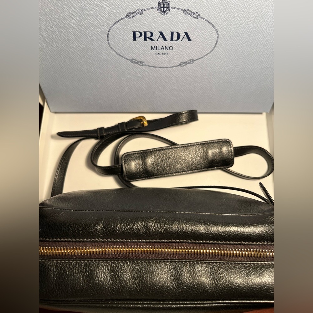 PRADA MILANO  (EMBOSSED LOGO) Glace calf Leather Black Shoulder Bag 🎩🎩🎩🎩🎩🎩 - Picture 9 of 16